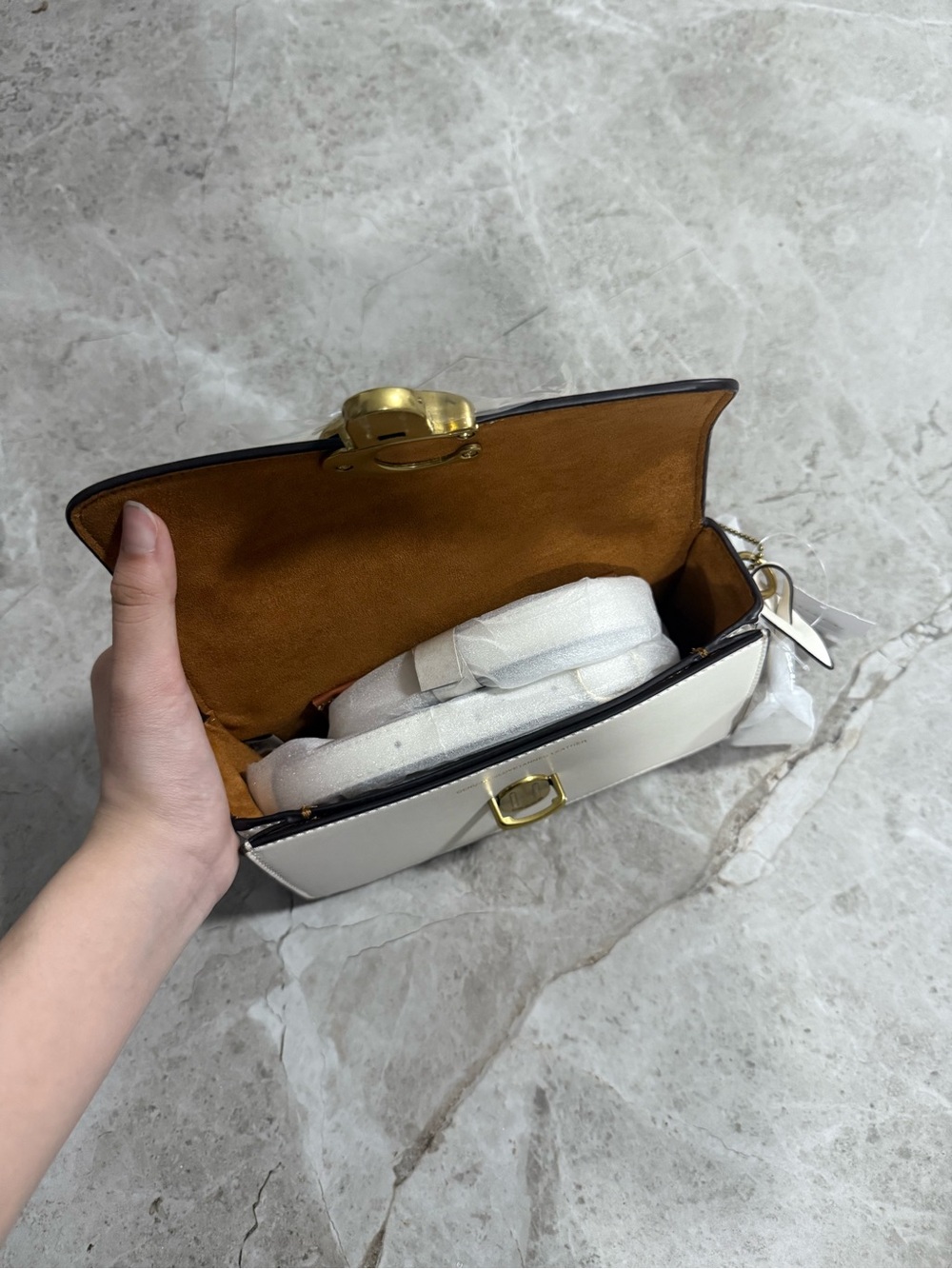 Coach Cream Leather Wristlet with Gold Turnlock - Picture 4 of 4